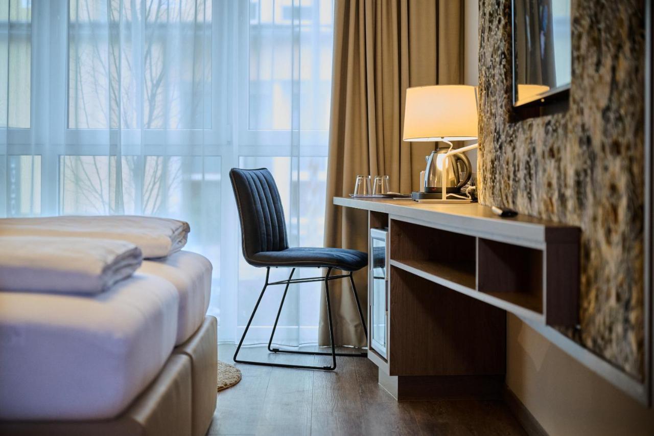 נויטראובלינג Hotel Am See מראה חיצוני תמונה