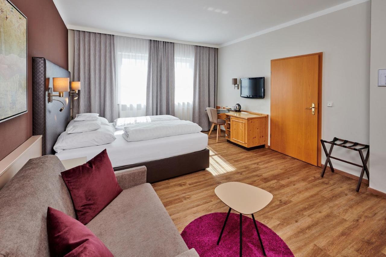 נויטראובלינג Hotel Am See מראה חיצוני תמונה