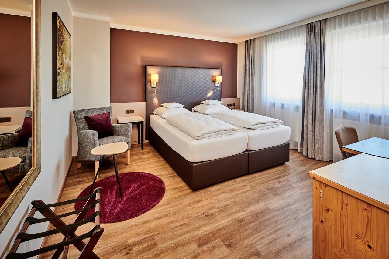 נויטראובלינג Hotel Am See מראה חיצוני תמונה