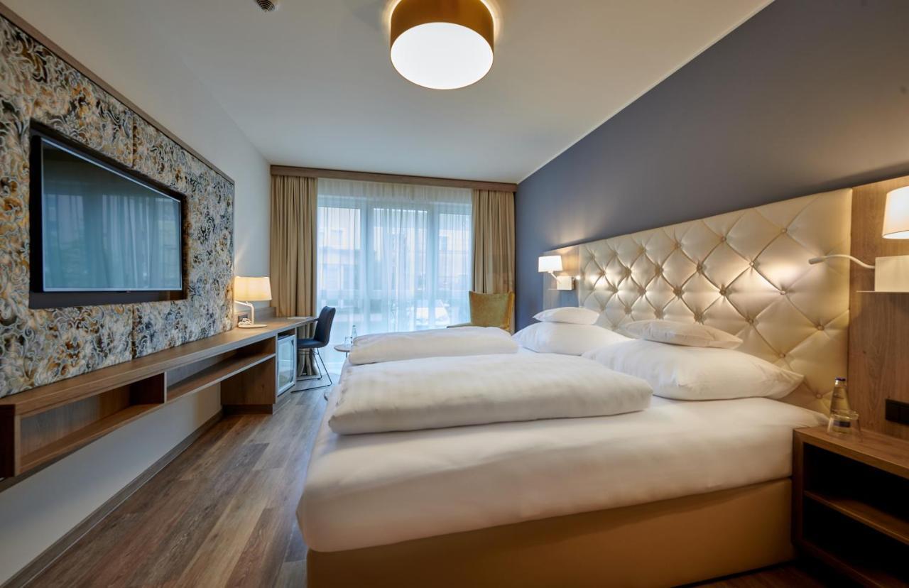 נויטראובלינג Hotel Am See מראה חיצוני תמונה